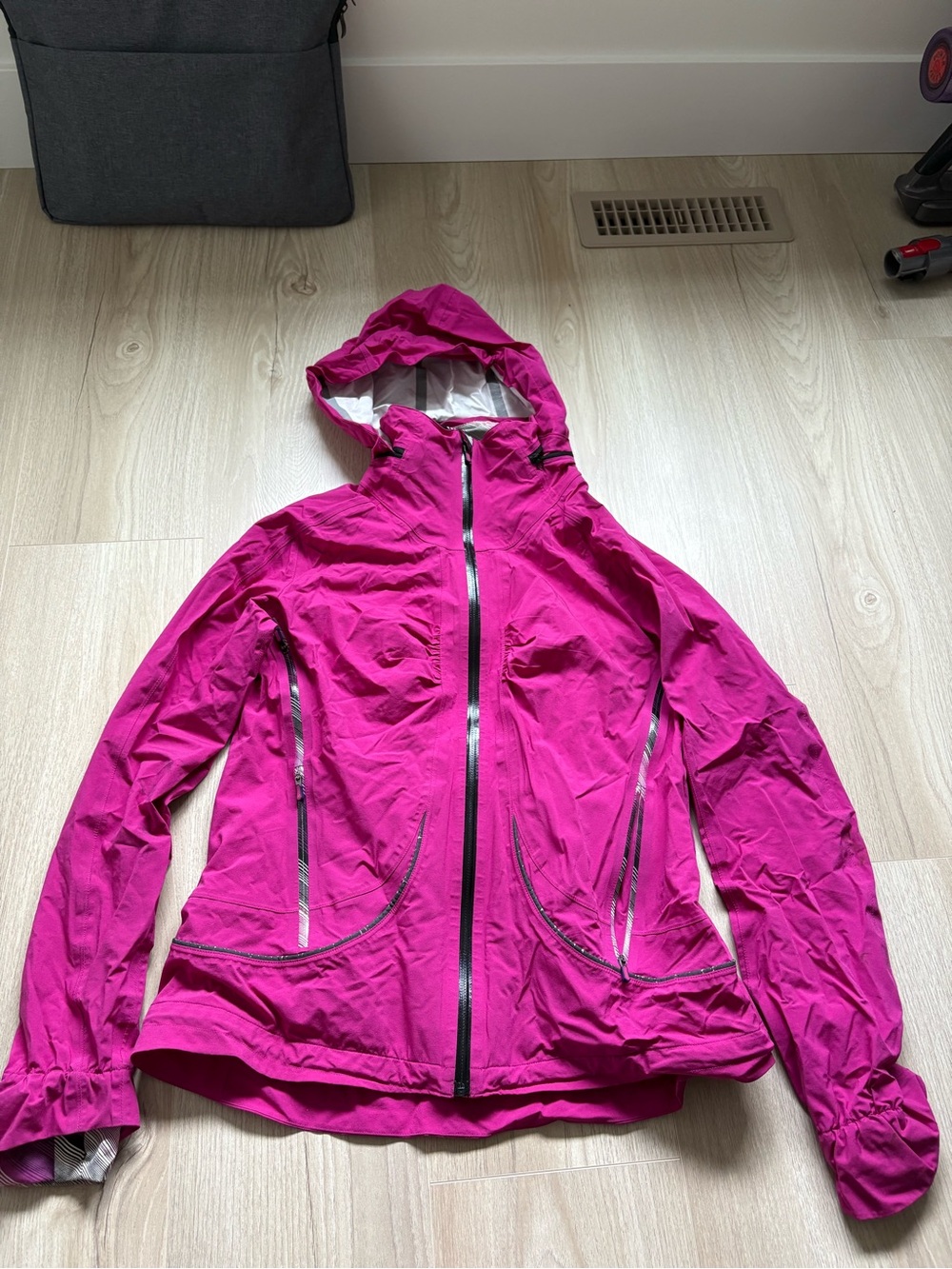 Lululemon size 10 magenta raincoat